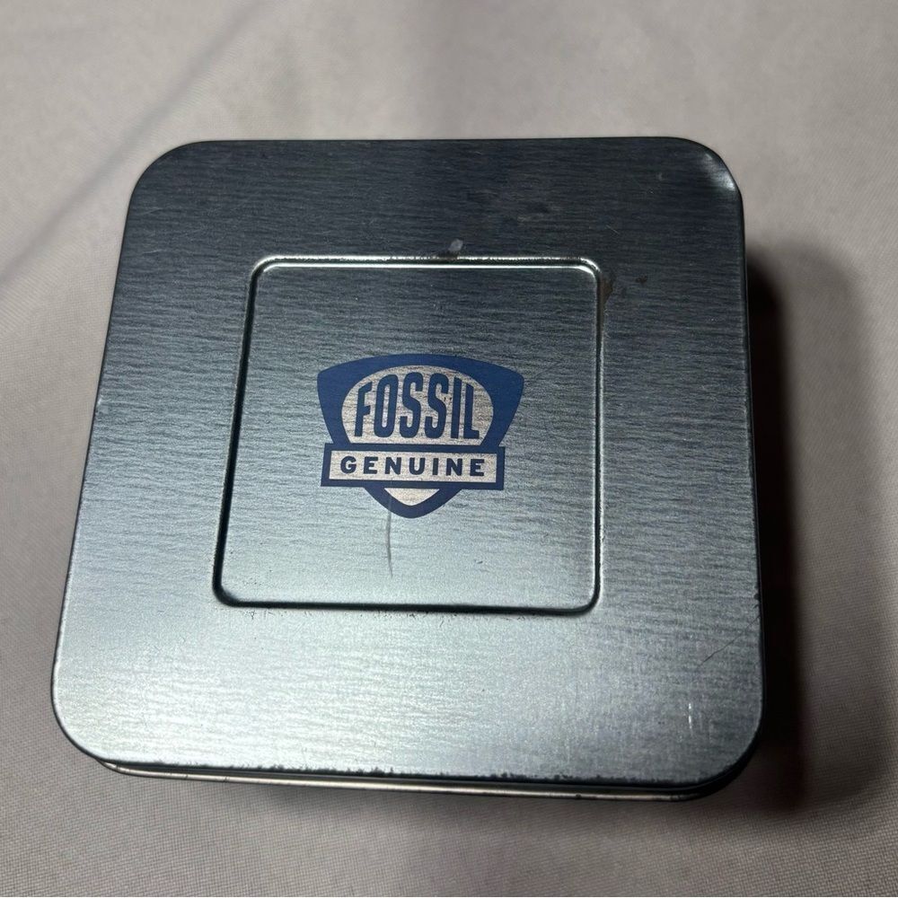 3.5” Authentic Fossil Watch Tin Collectors Item Excellent Preloved Condition